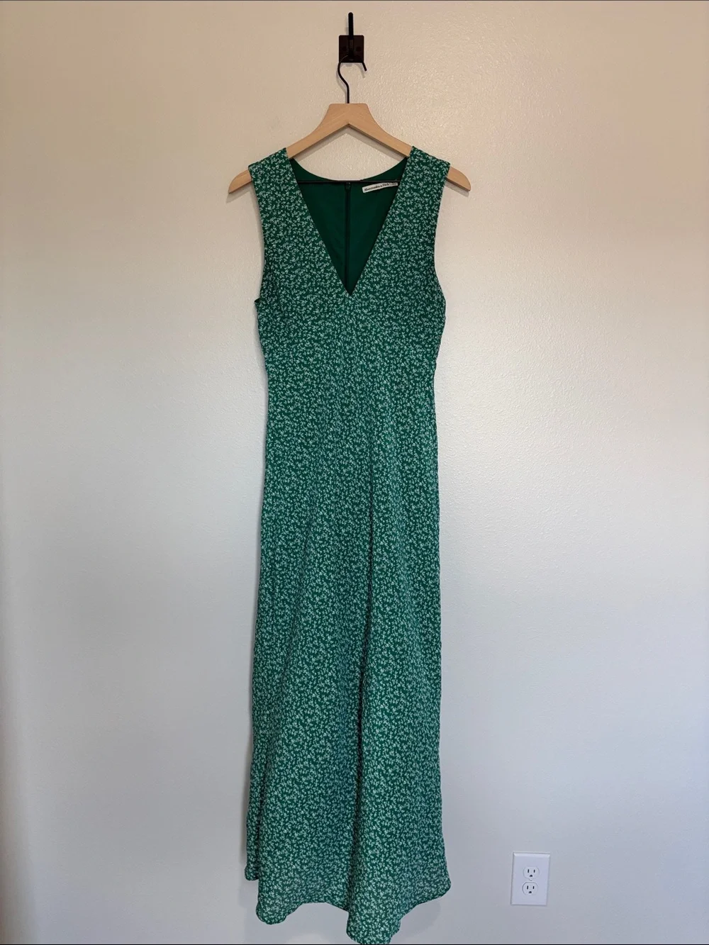Abercrombie & Fitch Tall Ditsy Floral Pleated Woven V-Neck Column Maxi Dress Med